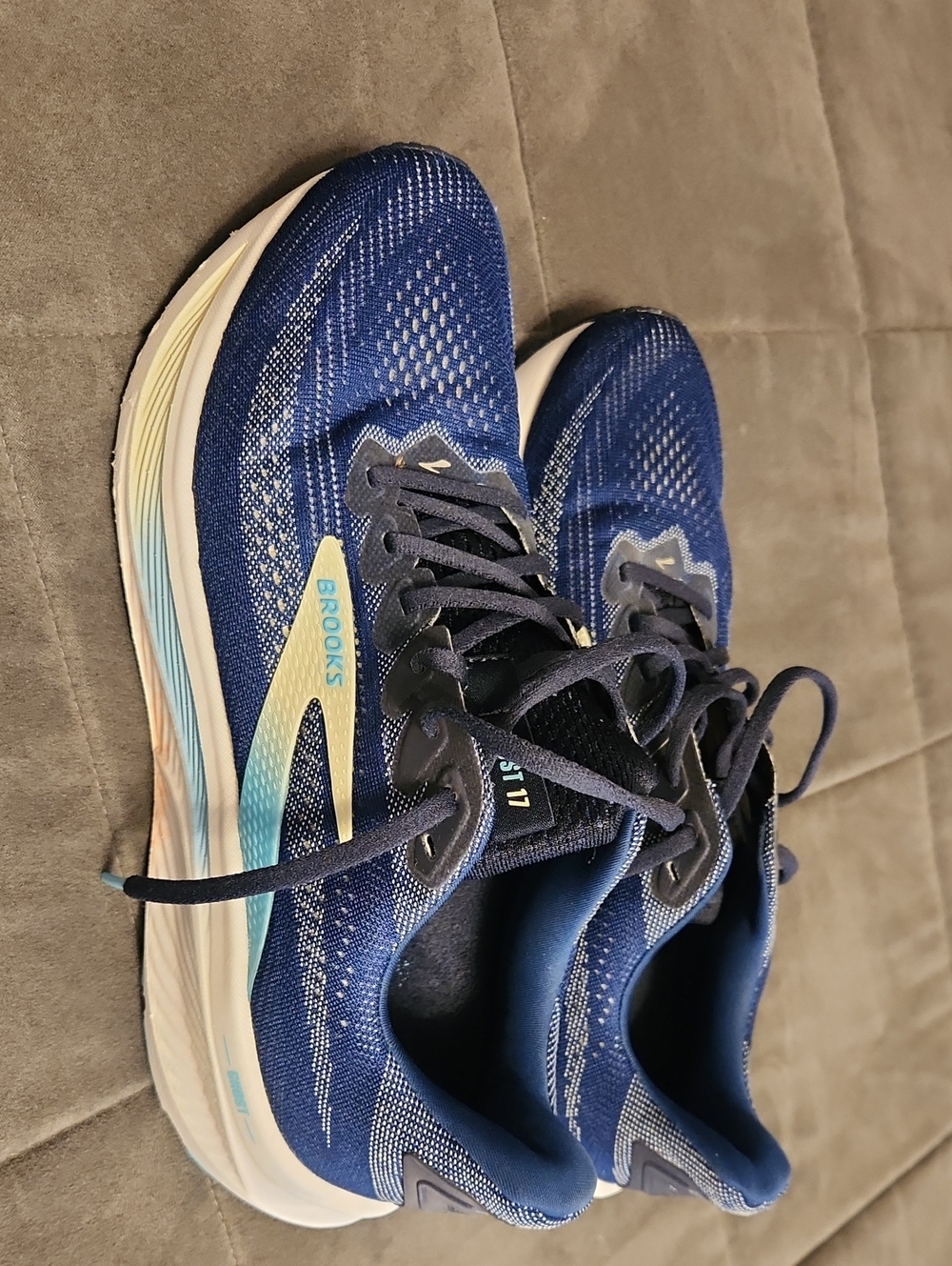 Brooks Ghost 17 Women's Running Shoes — Navy with Light Blue and Cream Accents